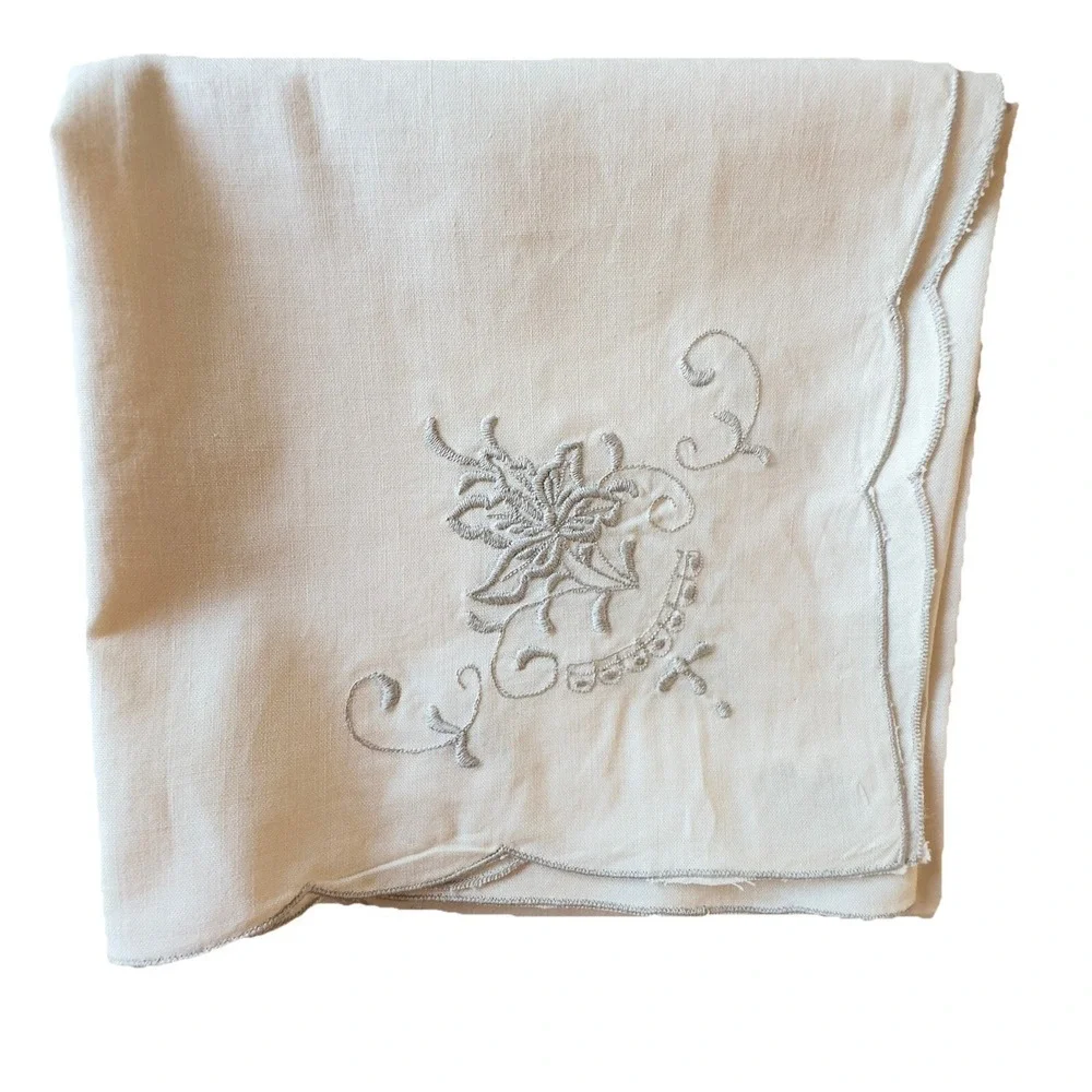 Vintage‎ Madeira Linen Tablecloth 66x98 w/ 32
